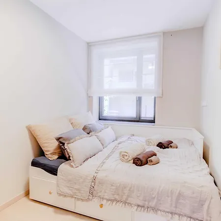 Apartment By The Lakeside