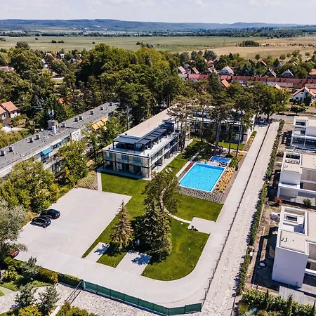 Apartment By The Lakeside *