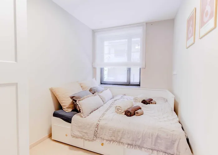 Apartment By The Lakeside